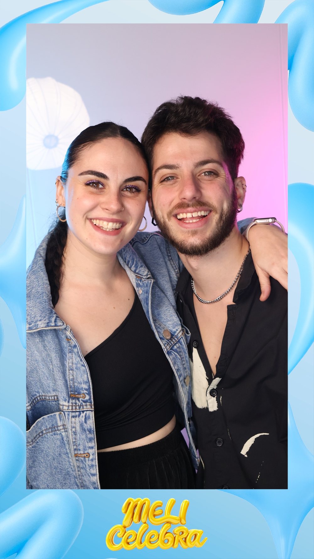 Contenido de una pareja en el evento